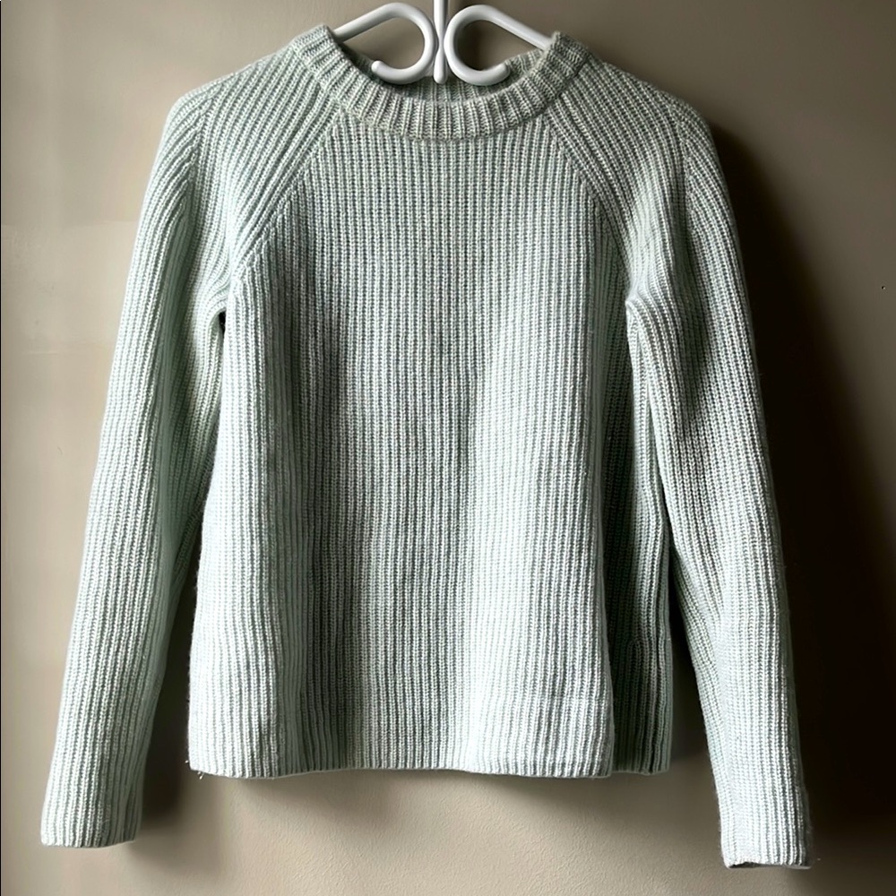🌸🌸 VINCE Soft Mint Cashmere Sweater